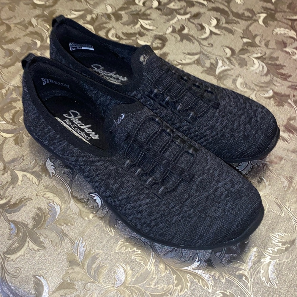sketchers memory foam sneakers
